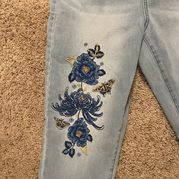 Never Been Worn-DG2 by Diane Gilman Light Blue Embroidered Jeans - Picture 5 of 9